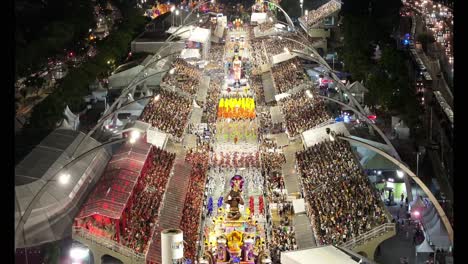 Paseo-De-Carnaval-En-Sao-Paulo-Brasil