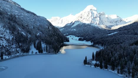 Obersee-Glarus-Schweiz-Rückflug-Um-Winter-See-Freizulegen