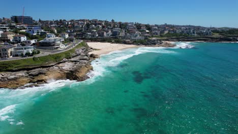 Tamarama-Beach-Coast-And-Architecture-In-Sydney,-NSW,-Australia---Aerial-Drone-Shot