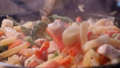 Close-up:-Chicken-and-vegetables-steaming,-cooked-in-hot-saucepan