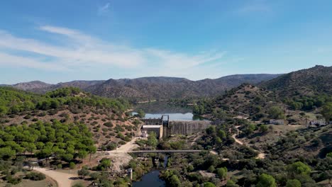 Encinarejo-Reservoir-Damhead-Above-River-Jandula-Sierra-De-Andujar-Aerial-Reveal