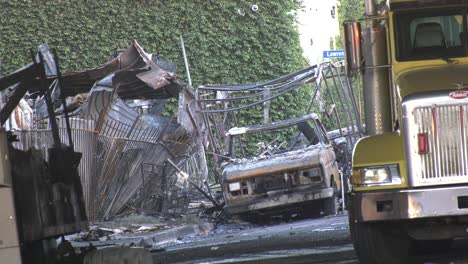 Ausgebranntes-Obdachlosenlager-In-Der-Stadt