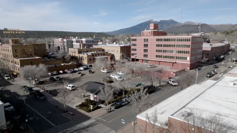 Flagstaff,-Centro-De-Arizona-Con-Video-De-Drones-Moviéndose