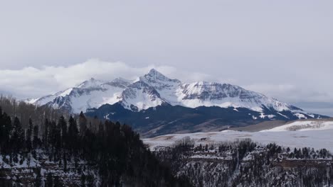 Winter-landscape-of-massive-snowy-mountain-peak,-Telluride,-Colorado