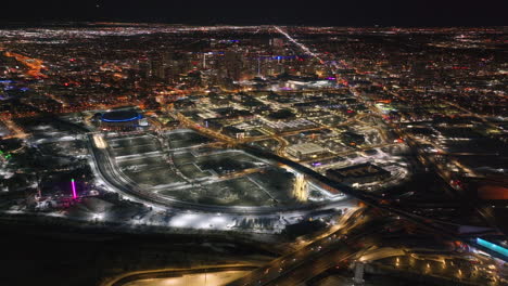 Centro-Denver-I25-Tráfico-Nevado-Invierno-Tarde-Noche-Luces-De-La-Ciudad-Paisaje-Aéreo-Drone-Cinematográfico-Autopista-Anamórfica-Colorado-Milla-De-Altura-Du-Metro-Eltiches-Empoderar-Campo-Pelota-Arena-Revelar-Pan-Adelante