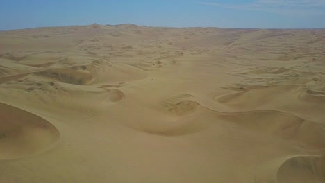 Wunderschöne-Malerische-Wüstenlandschaft-Mit-Sanddünen-Aus-Einer-Luftdrohne