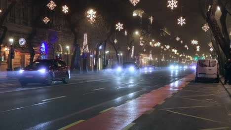 Traffic-On-Andrassy-Avenue-At-Night-With-Christmas-Lights-Decorations-In-Budapest,-Hungary