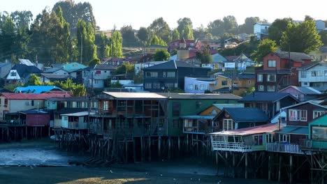 Panoramic-shot-of-Colorful-wooden-stilt-houses-in-Gamboa-at-low-tide,-Castro