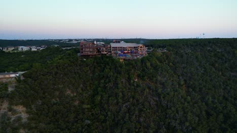 Vistas-Panorámicas-De-Las-Colinas-Circundantes-Y-El-Lago-Travis-Desde-El-Oasis.