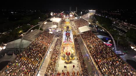 Paseo-De-Carnaval-En-Sao-Paulo-Brasil
