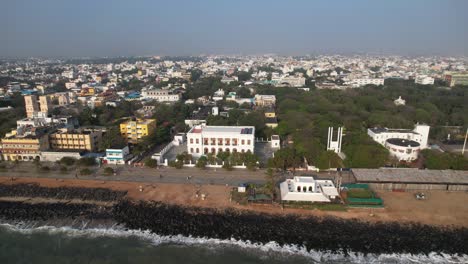 Luftaufnahmen-Von-Pondycherry-Beach,-Einer-Ehemaligen-Französischen-Kolonie