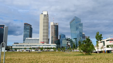 Vilnius-Rascacielos-Contemporáneo-De-La-Torre-Europa-En-El-Distrito-Del-Centro-De-La-Ciudad-De-Lituania