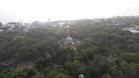 Luftbild-Des-Leuchtturms-Von-Pondicherry-Phare-De-Pondichéry-Ist-Ein-Leuchtturm,-Der-Im-19.-Jahrhundert-Von-Den-Französischen-Herrschern-Erbaut-Wurde