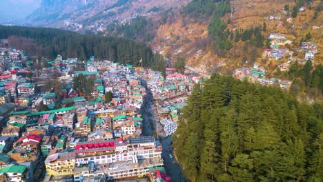 Aerial-view-Citi-of-Manali-Landscape,-Himachal-Pradesh,-India
