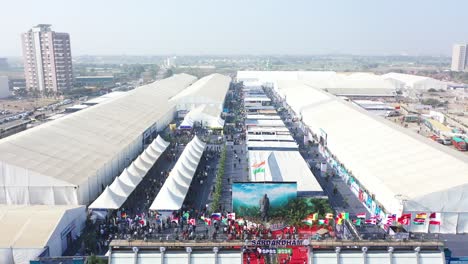 La-Exposición-Industrial-Con-Vista-Aérea-De-Drones-Avanza-Visitando-Diferentes-Empresas.