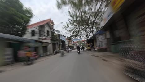 Motorradfahren-Im-Stadtgebiet-Von-Vietnam,-POV-Zeitraffer