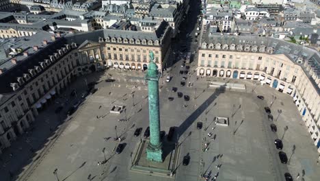 Bronzesäule-Im-Place-Vendome,-Paris-In-Frankreich