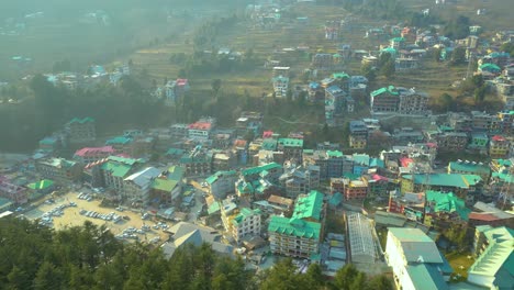 Luftaufnahme-Der-Stadt-Manali,-Himachal-Pradesh,-Indien