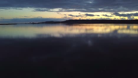 Wunderbare-Aufnahme-Der-Insel-Sant&#39;Antioco,-Aufsteigende-Drohnenaufnahme