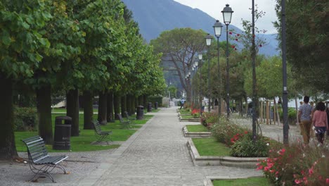 Paseo-Casi-Vacío-De-La-Ciudad-De-Bellagio,-Cerca-Del-Lago-De-Como.