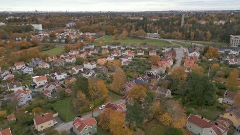 Wohngebiet-Mit-Einfamilienhäusern-Im-Herbst