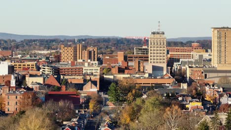 Skyline-Von-Lancaster,-Pennsylvania-An-Einem-Hellen-Herbstnachmittag