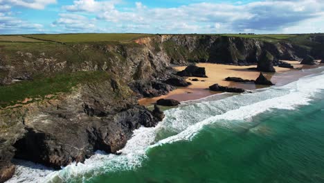 Beautiful-Scenic-Views-Over-Bedruthan-Steps-Along-the-Cornish-Coastline-with-an-Aerial-Drone