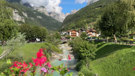 Iconic-Dolomites-township-with-blooming-flowers,-static-view