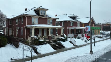 Aerial-flyover-of-a-residential-street-in-Hershey,-Pennsylvania