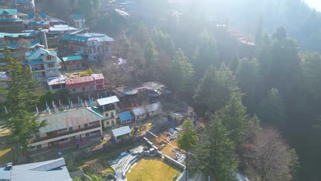 Aerial-view-Citi-of-Manali-Landscape,-Himachal-Pradesh,-India