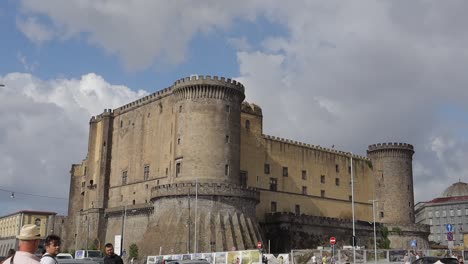 Magnificent-Nuovo-castle-Italian-medieval-coastal-fortress-Piazza-Municipio-WIDE-ANGLE