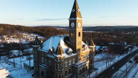 The-Historic-Washington-County-Courthouse-Clock-Tower-During-Winter-In-Fayetteville,-Arkansas,-USA