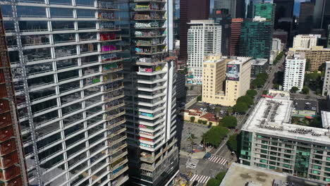 Downtown-Los-Angeles-skyscraper-covered-in-street-art---descending-drone-shot