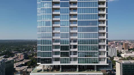 The-Independent,-striking-residential-skyscraper-located-downtown-Austin