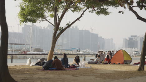 Weekend-camper-tourists-at-HongKong-corniche-Lee-Nam-Ap-Lei-Chau