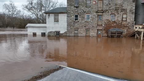 Flooded-street-in-USA