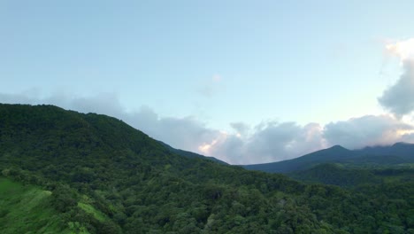 Selva-Tropical-Interminable-En-Las-Laderas-De-La-Cordillera-De-Guadalupe,-Vista-Aérea