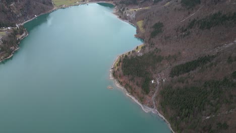 Klöntalersee-Schweiz-Glarus-Breite-Luftaufnahme-über-Dem-Berühmten-Natursee