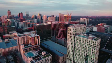 Skyline-Von-Nord-Atlanta:-Städtische-Hochhäuser-In-Der-Abenddämmerung
