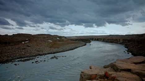 Exploring-the-Icelandic-wild-volcanic-landscape