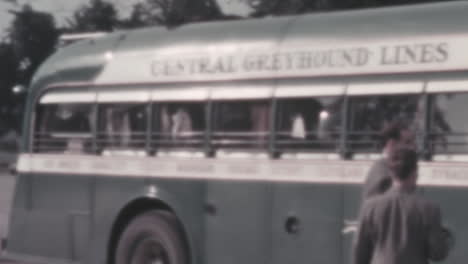 People-at-a-Bus-Station-at-Daytime-in-New-York-in-the-1930s