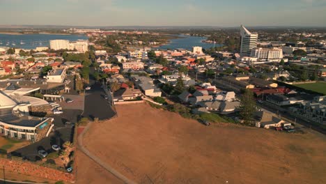Luftpanorama-Der-Stadt-Bunbury-In-Westaustralien,-Urbanes-Stadtbild