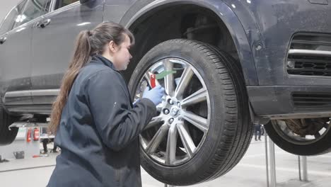 Female-mechanic-inspects-and-measures-vehicle-brake-condition