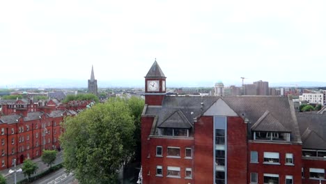 Uhrturm-Mit-Blick-Auf-Die-Stadt-Dublin-Vom-St.-Michael&#39;s-Tower