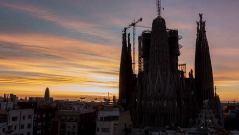 Die-Heilige-Familie-In-Barcelona-Im-Zeitraffer