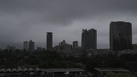 Un-Lapso-De-Tiempo-De-Un-Comienzo-Nublado-Del-Día-En-Nairobi,-Kenia