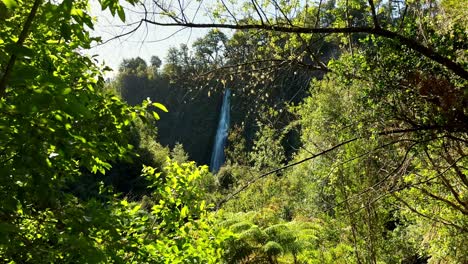 Einspielung-Des-Majestätischen-Tocoihue-Wasserfalls,-Dalcahue-–-Zeitlupe