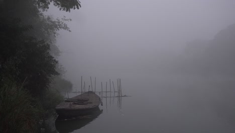 Early-morning-fogg-village-scene