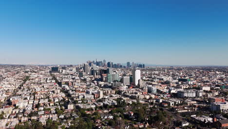 Luftaufnahme-Der-Skyline-Von-Los-Angeles-In-Richtung-Innenstadt-Von-LA