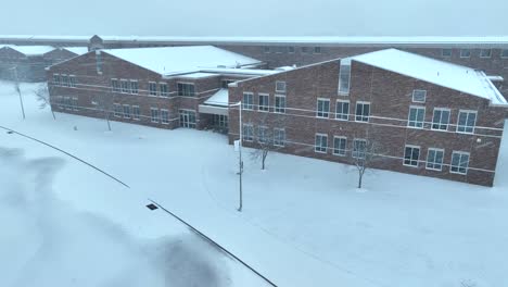 Large-brick-school-in-USA-during-blizzard